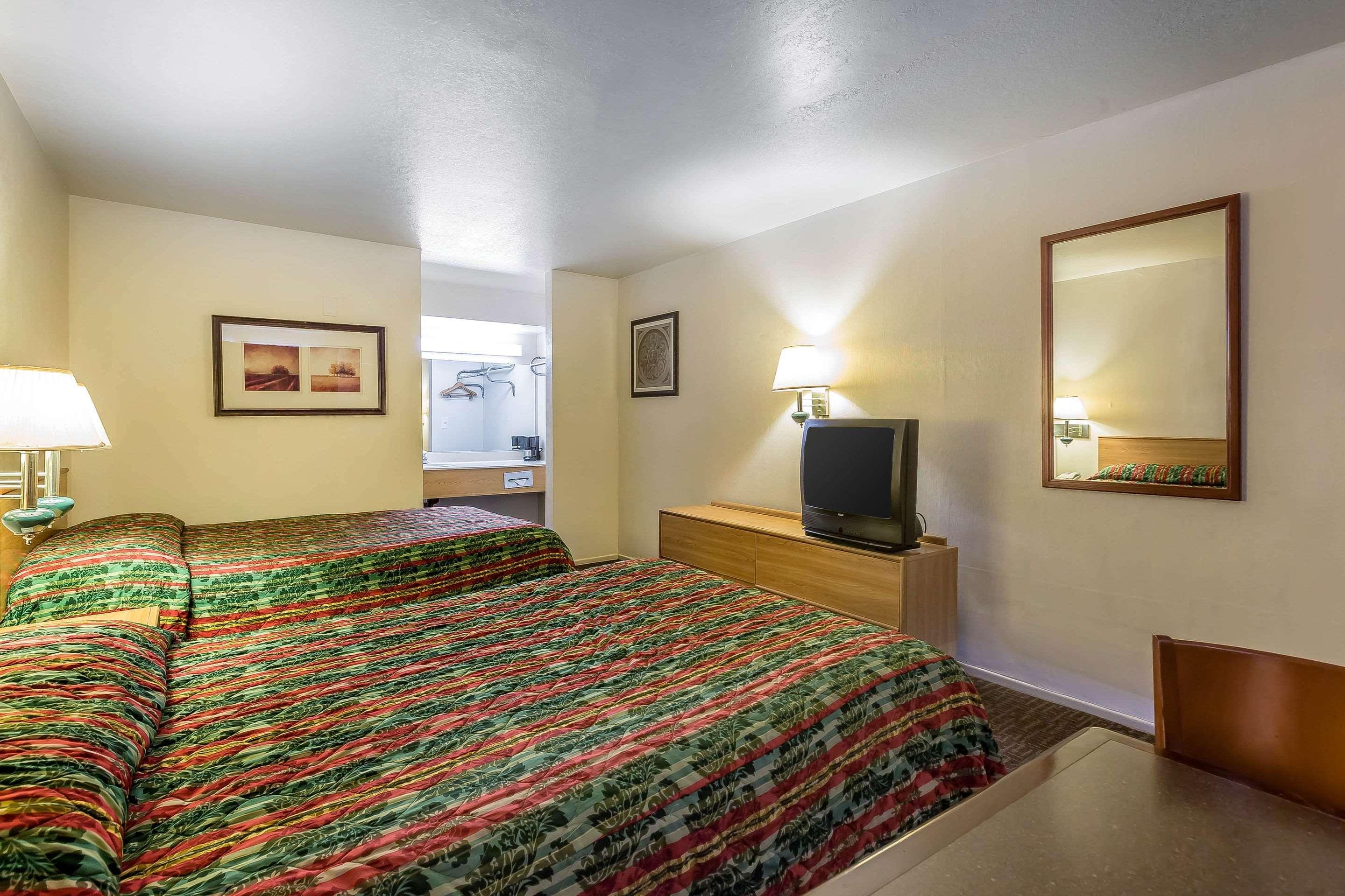 Rodeway Inn Magic Mountain Area Castaic Bagian luar foto